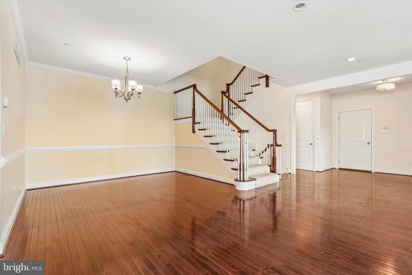211 Pelham Court photo 3