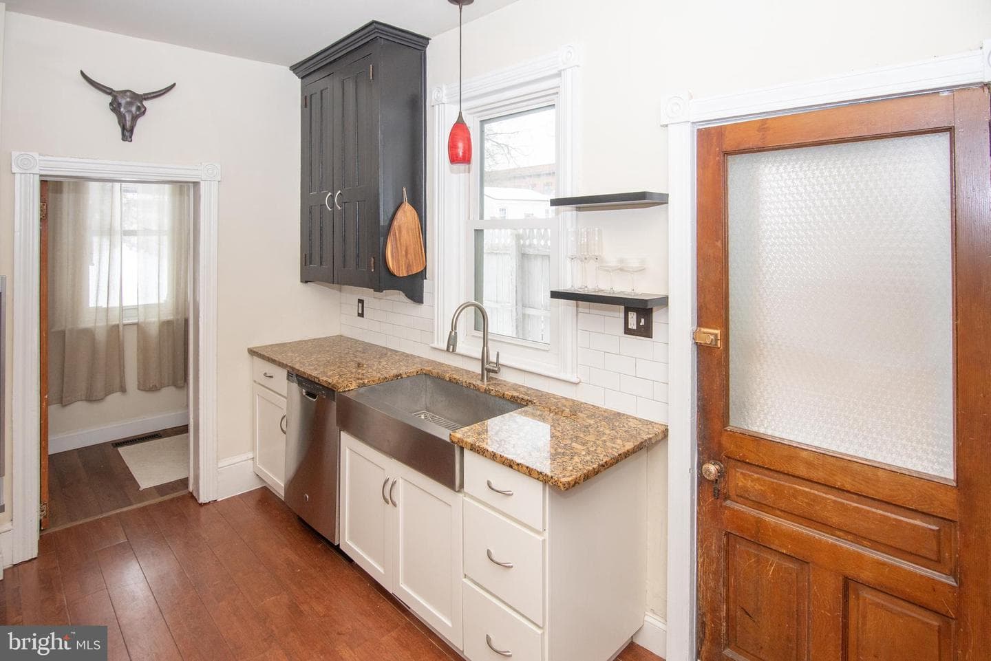 327 Jefferson Street photo 10
