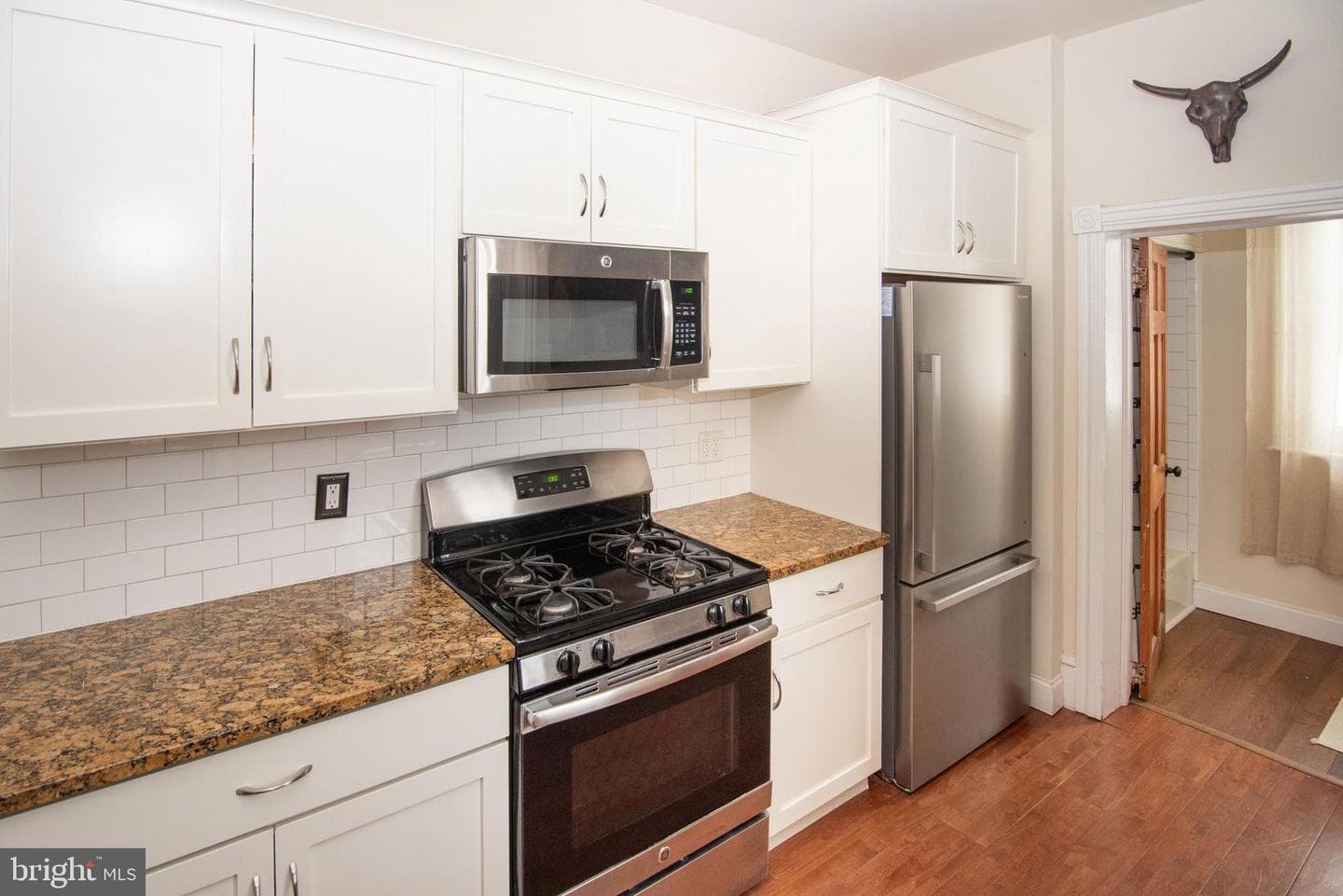 327 Jefferson Street photo 11