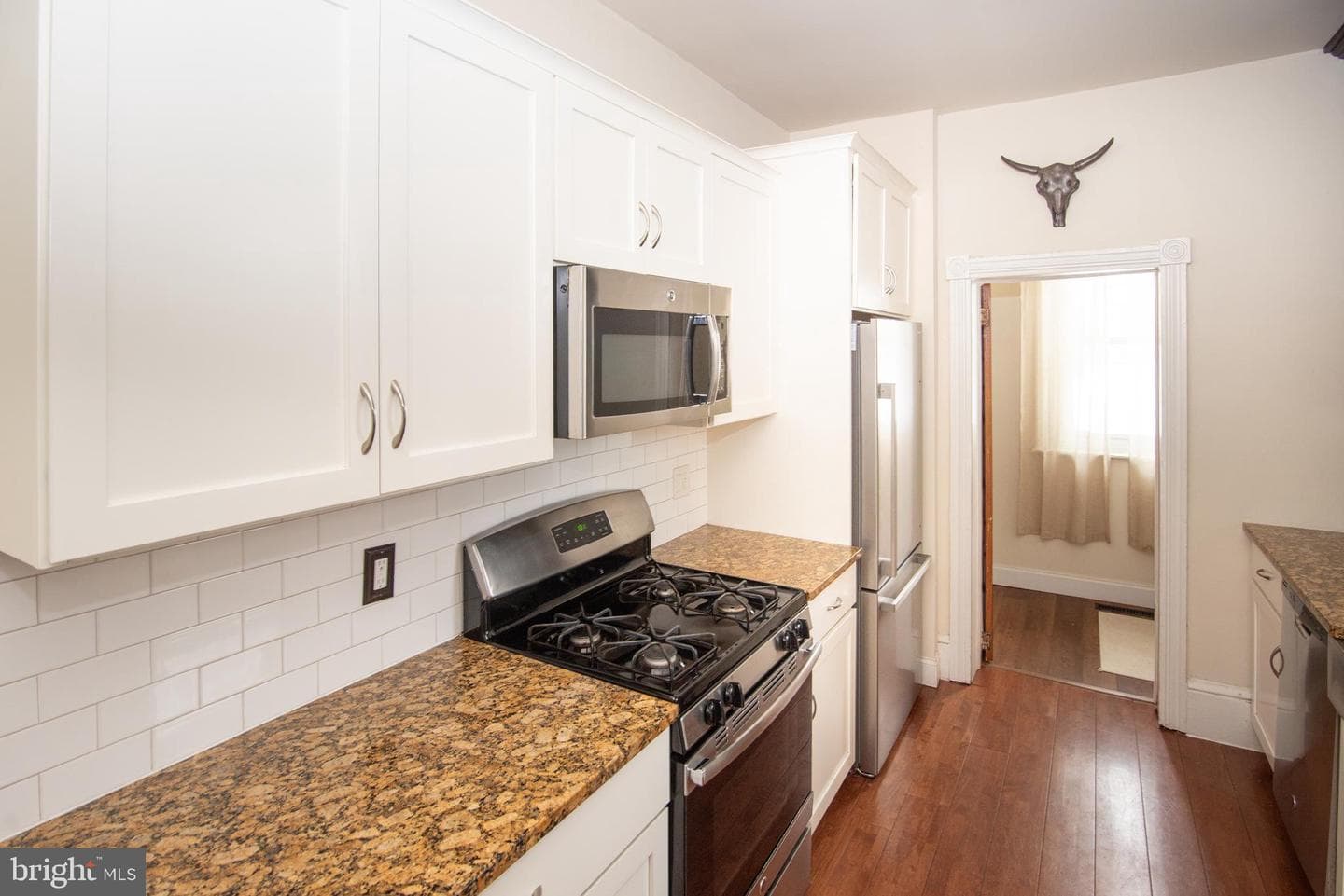 327 Jefferson Street photo 12