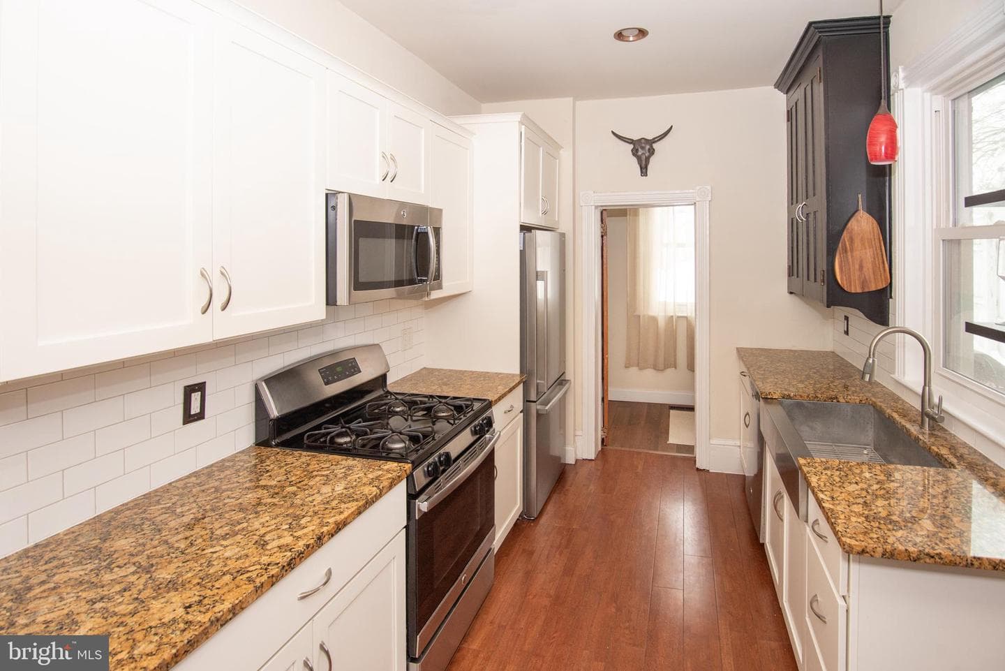 327 Jefferson Street photo 9