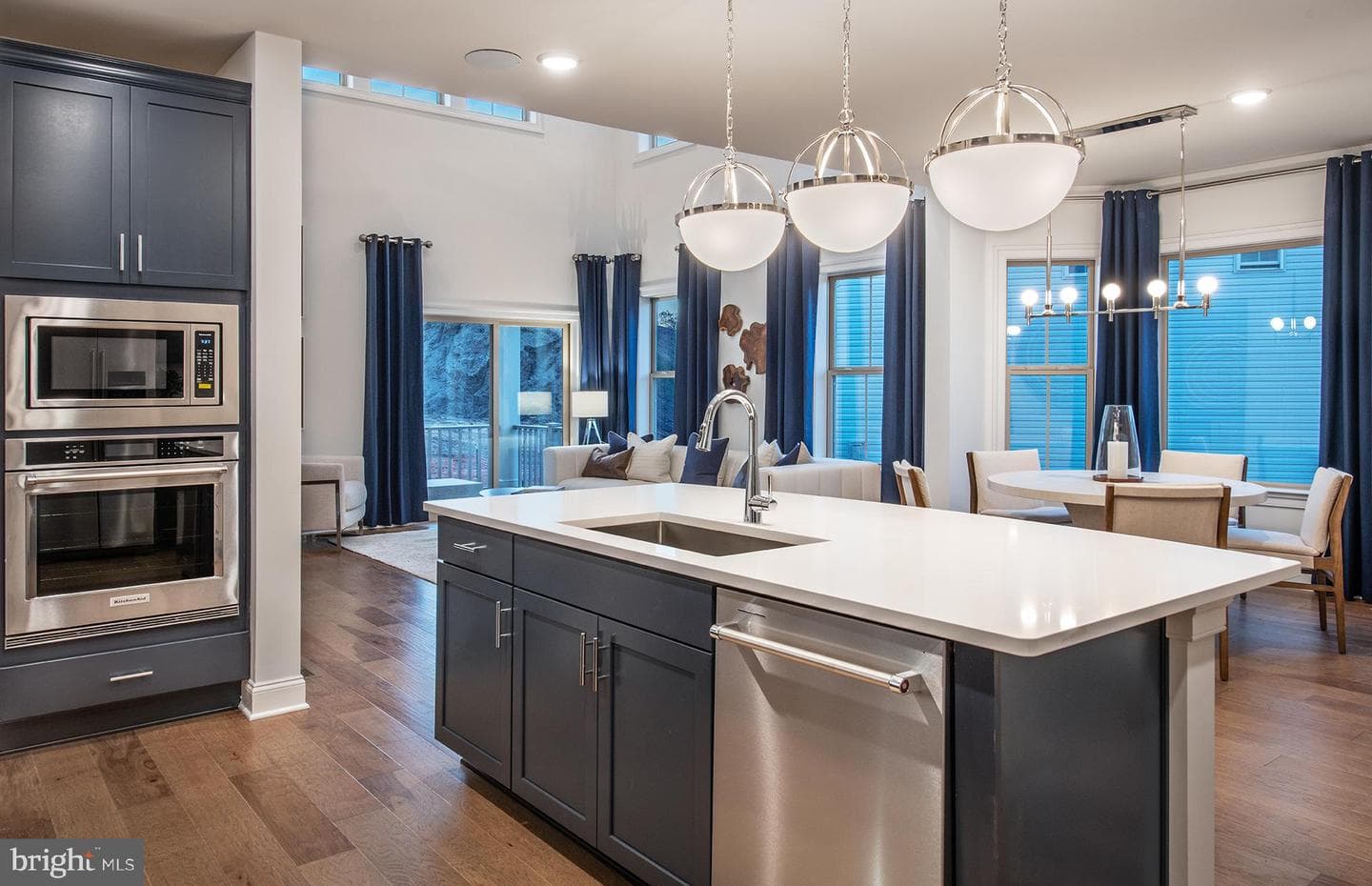 604 America #northbrook Model Drive