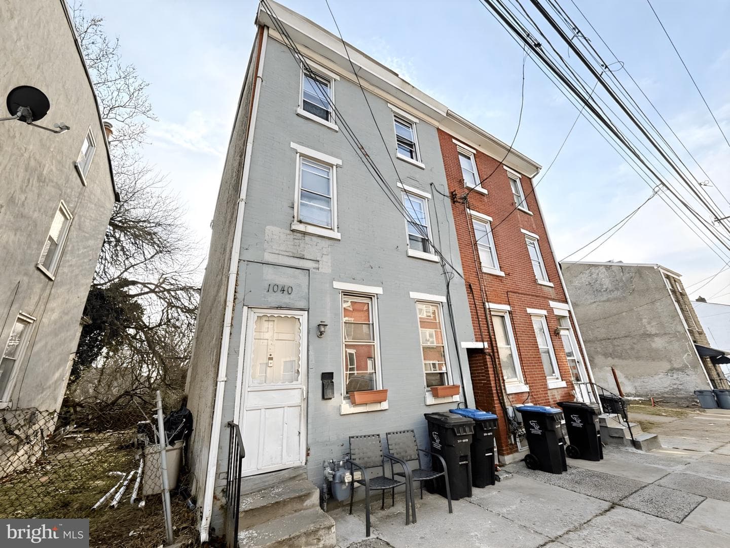 1040 Green Street photo 1