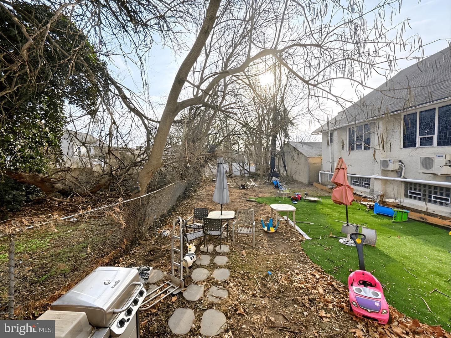 1040 Green Street photo 12