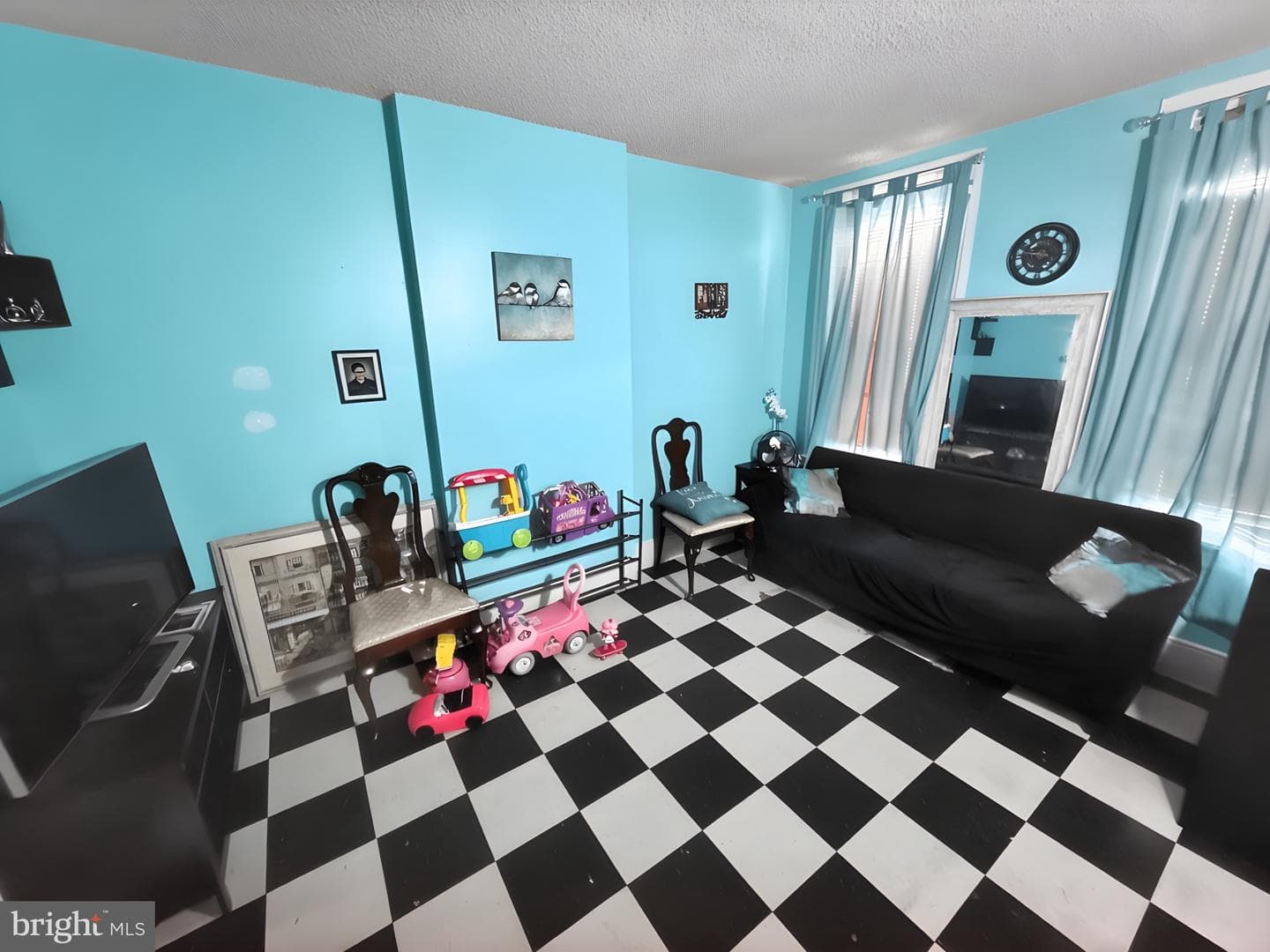 1040 Green Street photo 2
