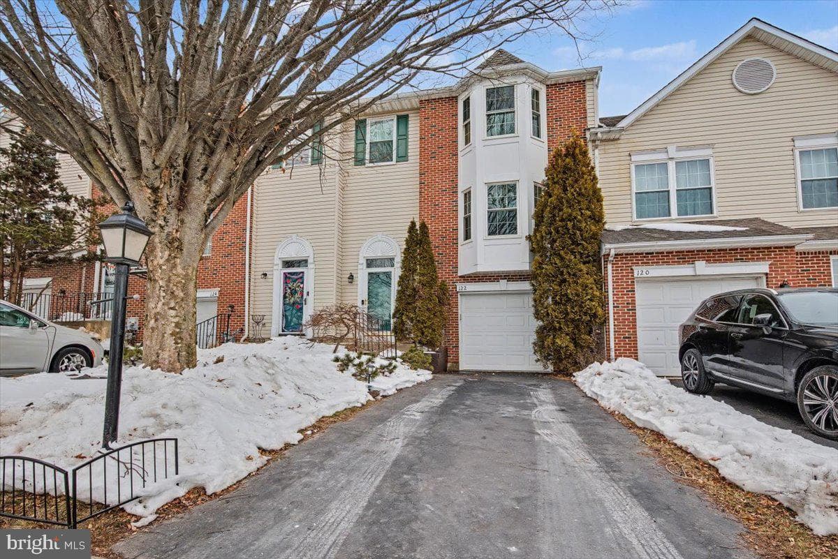 122 Hunt Club Drive photo 2