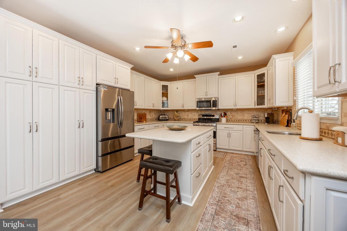 812 E Kennedy Road photo 9
