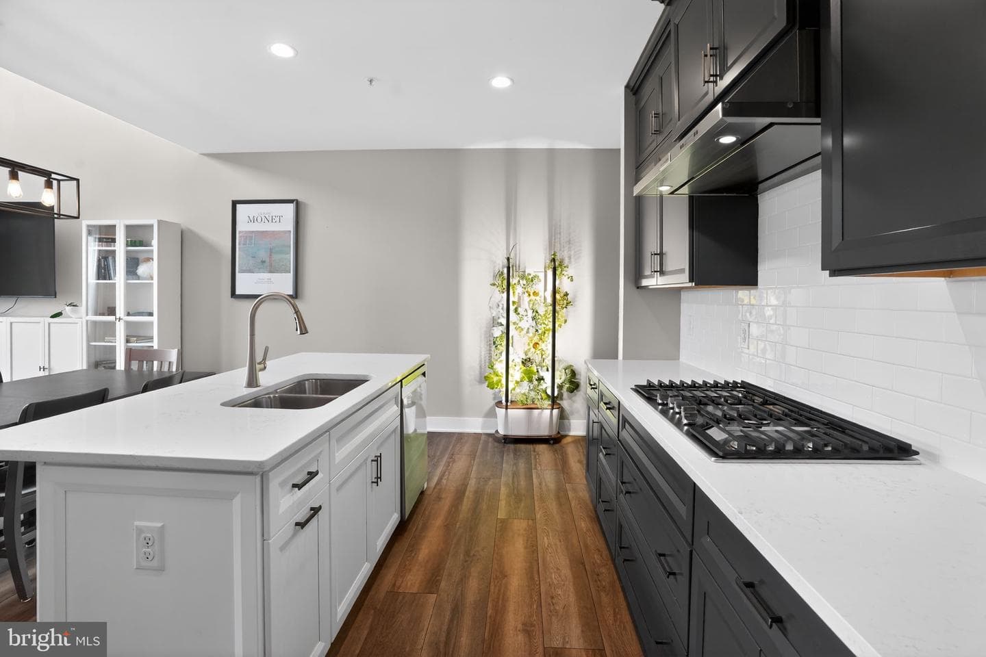 667 Levering Street photo 4