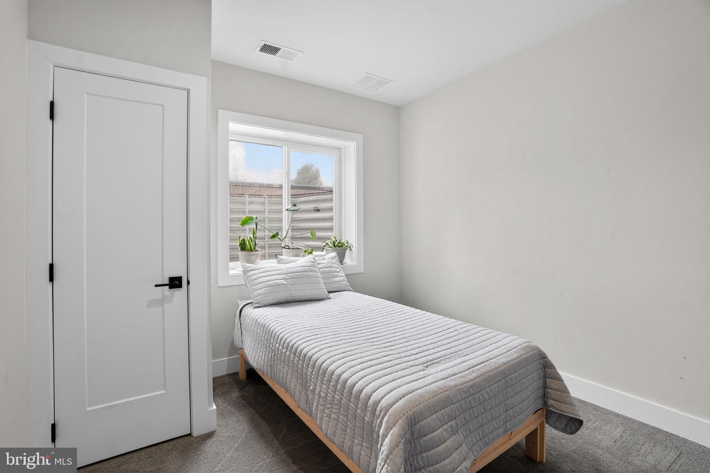 667 Levering Street photo 40