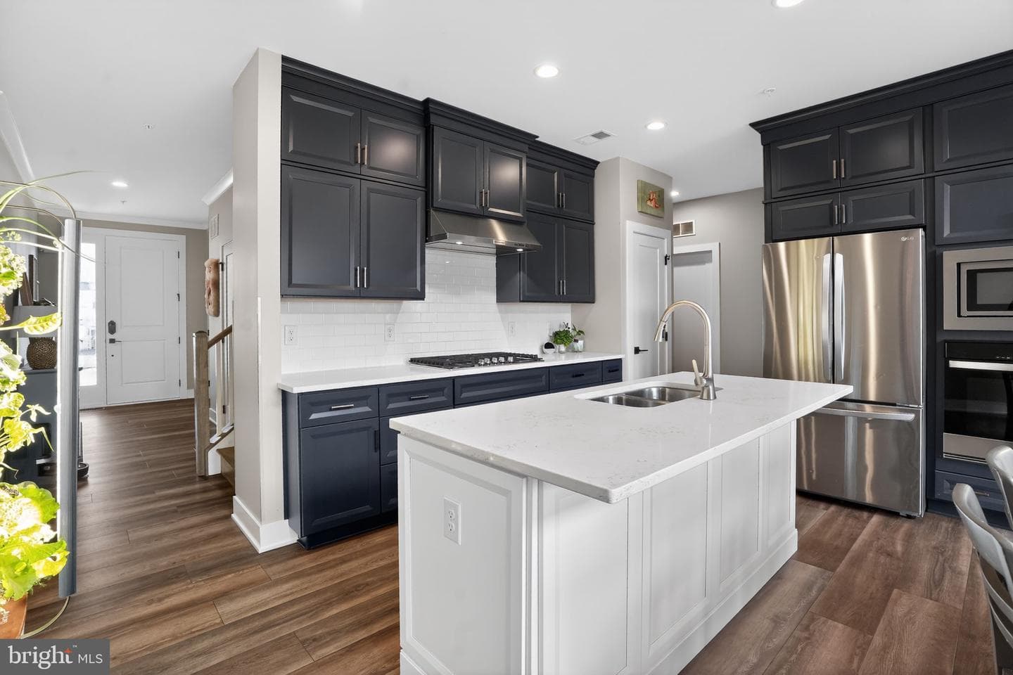 667 Levering Street photo 7