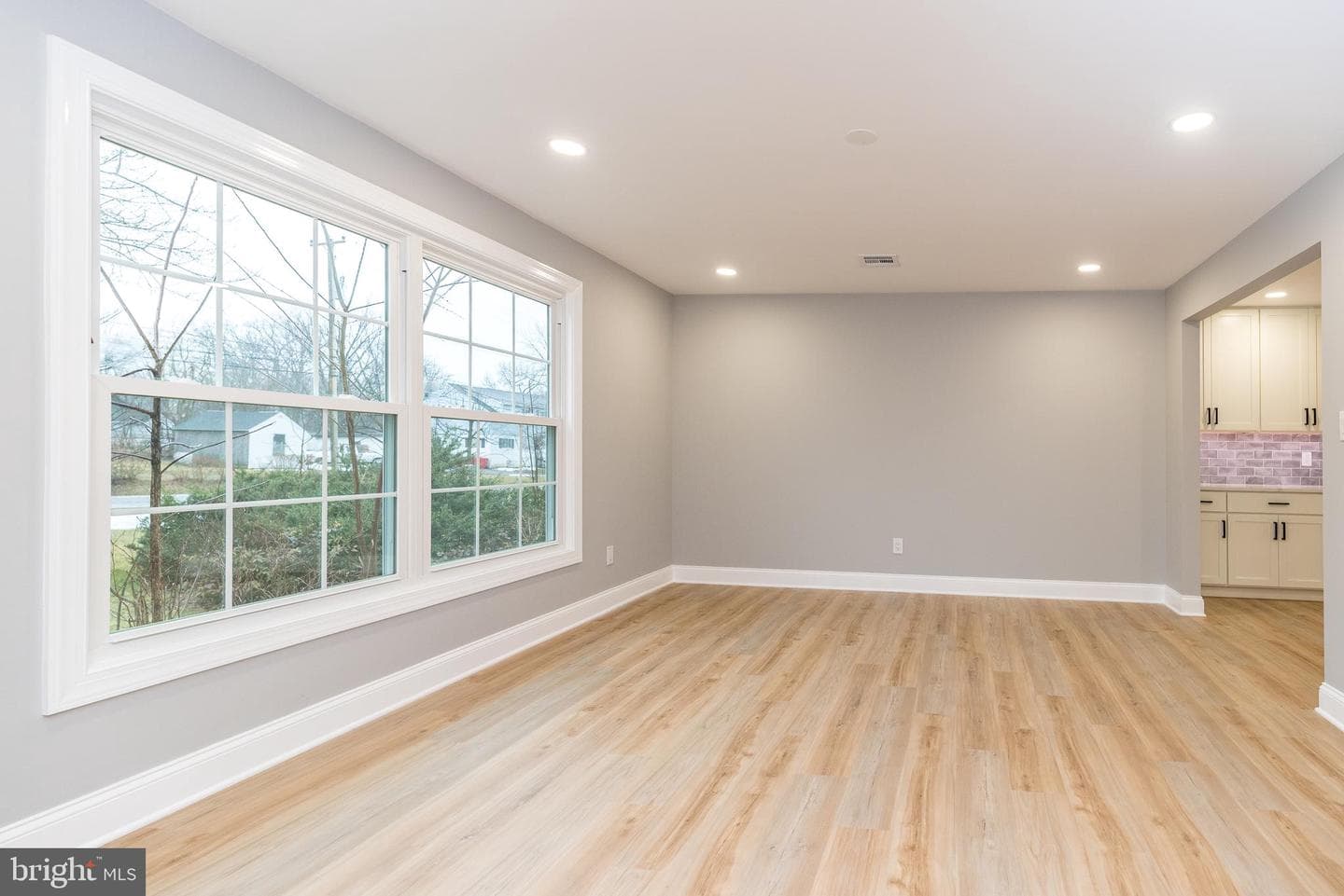 61 S Park Avenue photo 12