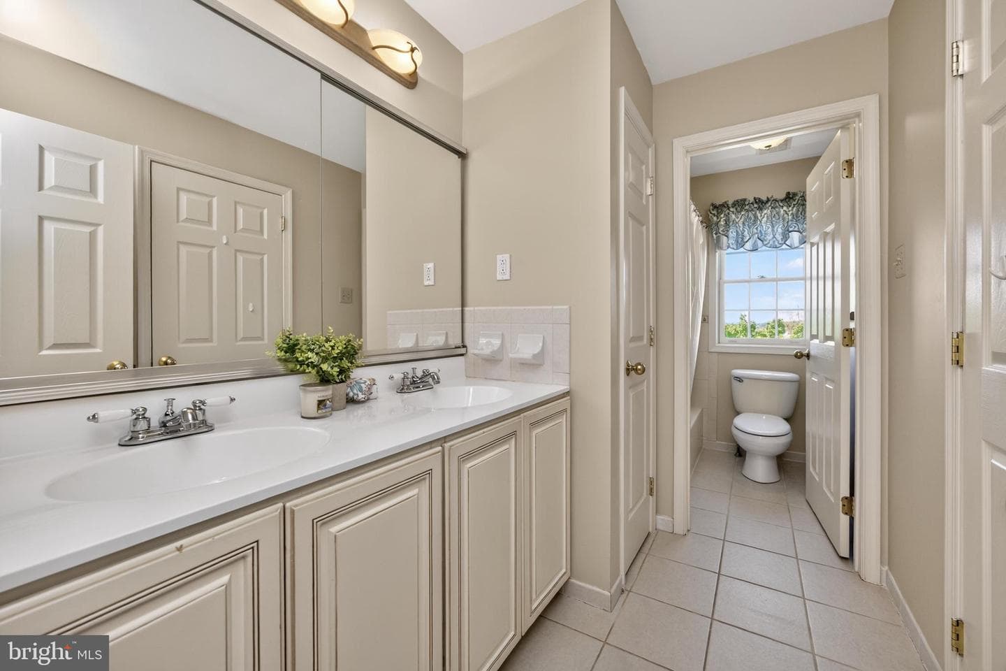 552 Longfellow Lane photo 37