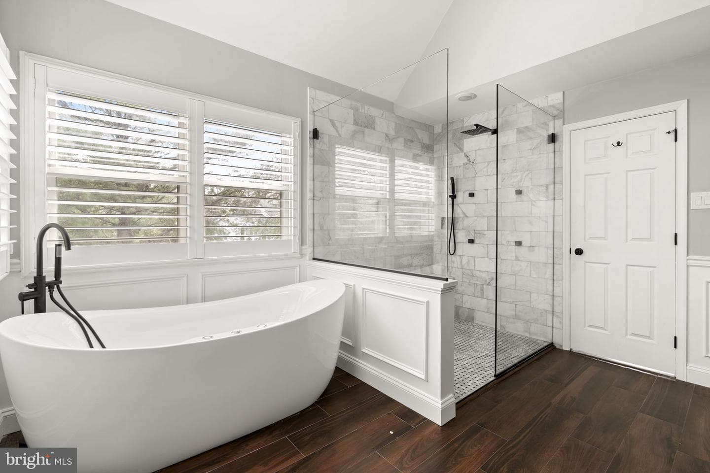 220 Richard Way photo 40
