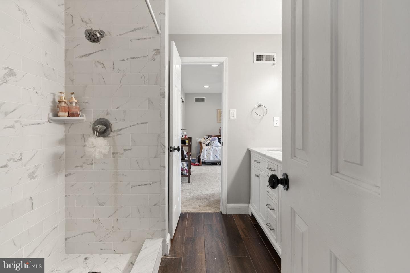 220 Richard Way photo 44