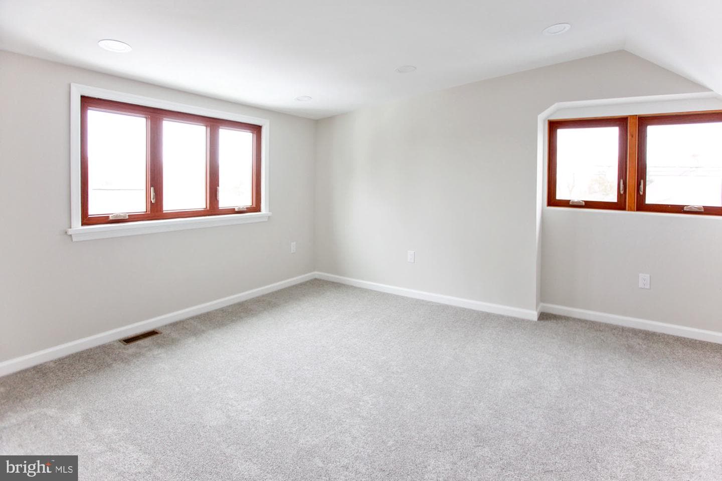 229 Warren Street photo 18