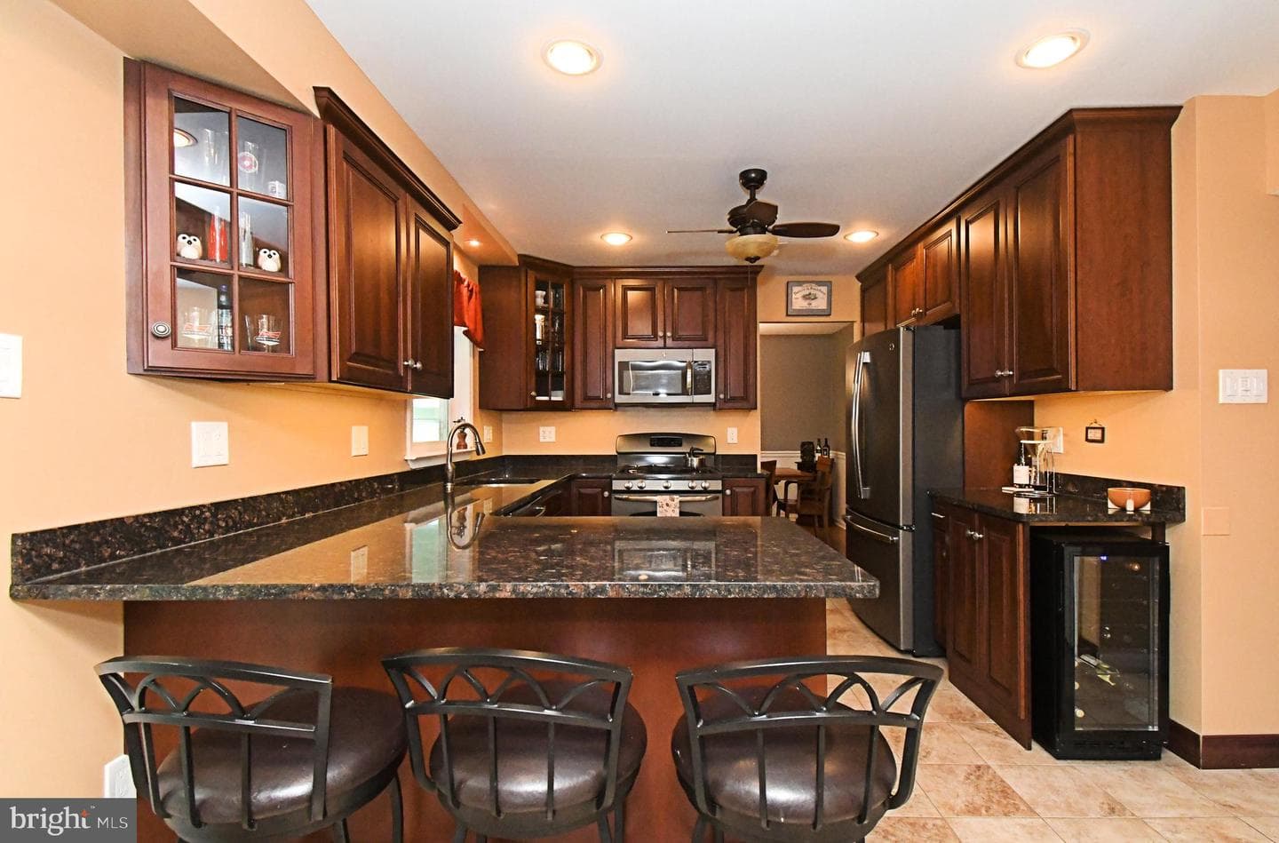 381 Courtland Avenue photo 10