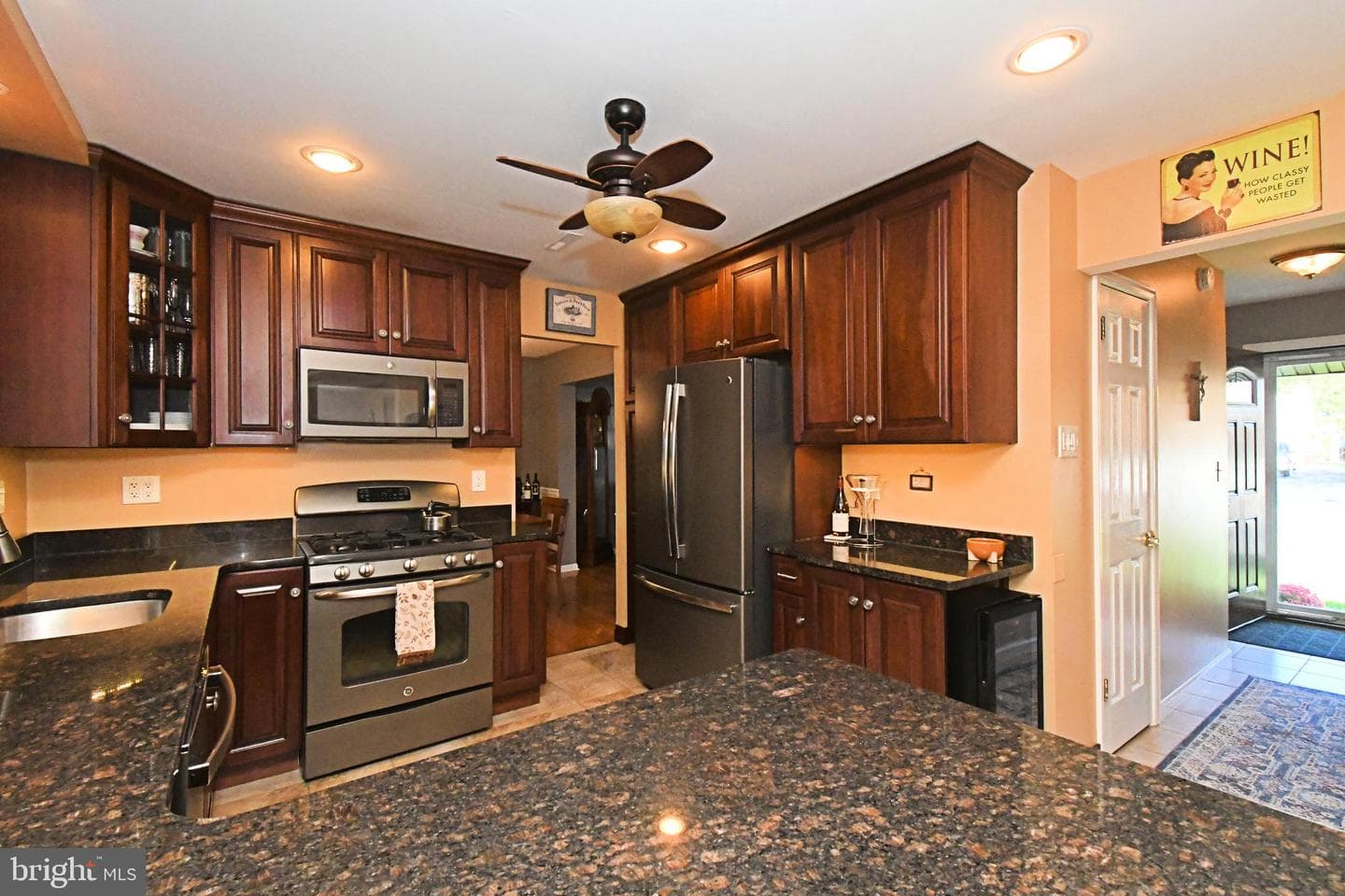 381 Courtland Avenue photo 11