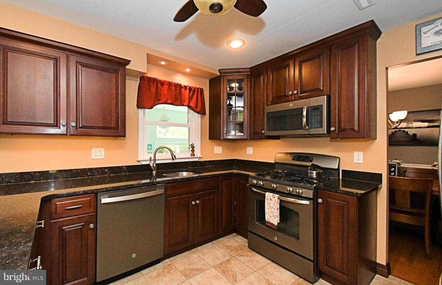 381 Courtland Avenue photo 12