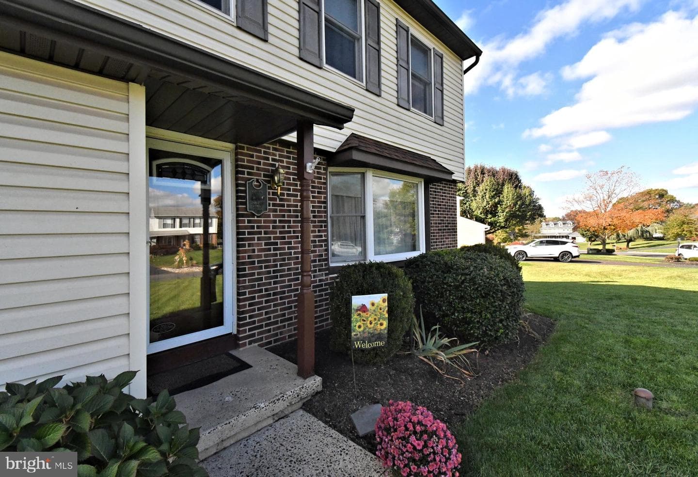 381 Courtland Avenue photo 2