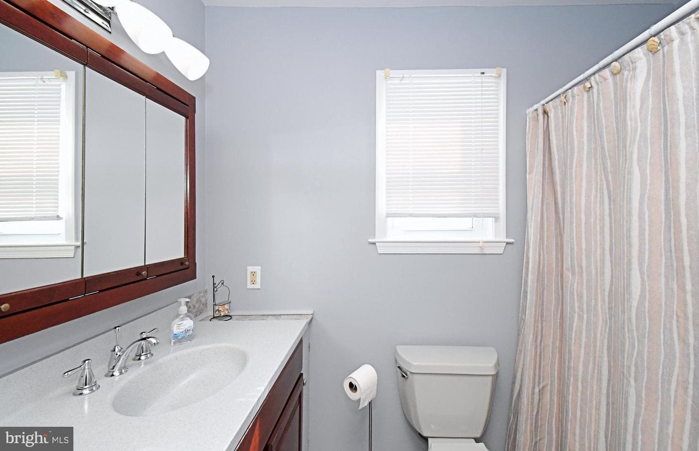 381 Courtland Avenue photo 25