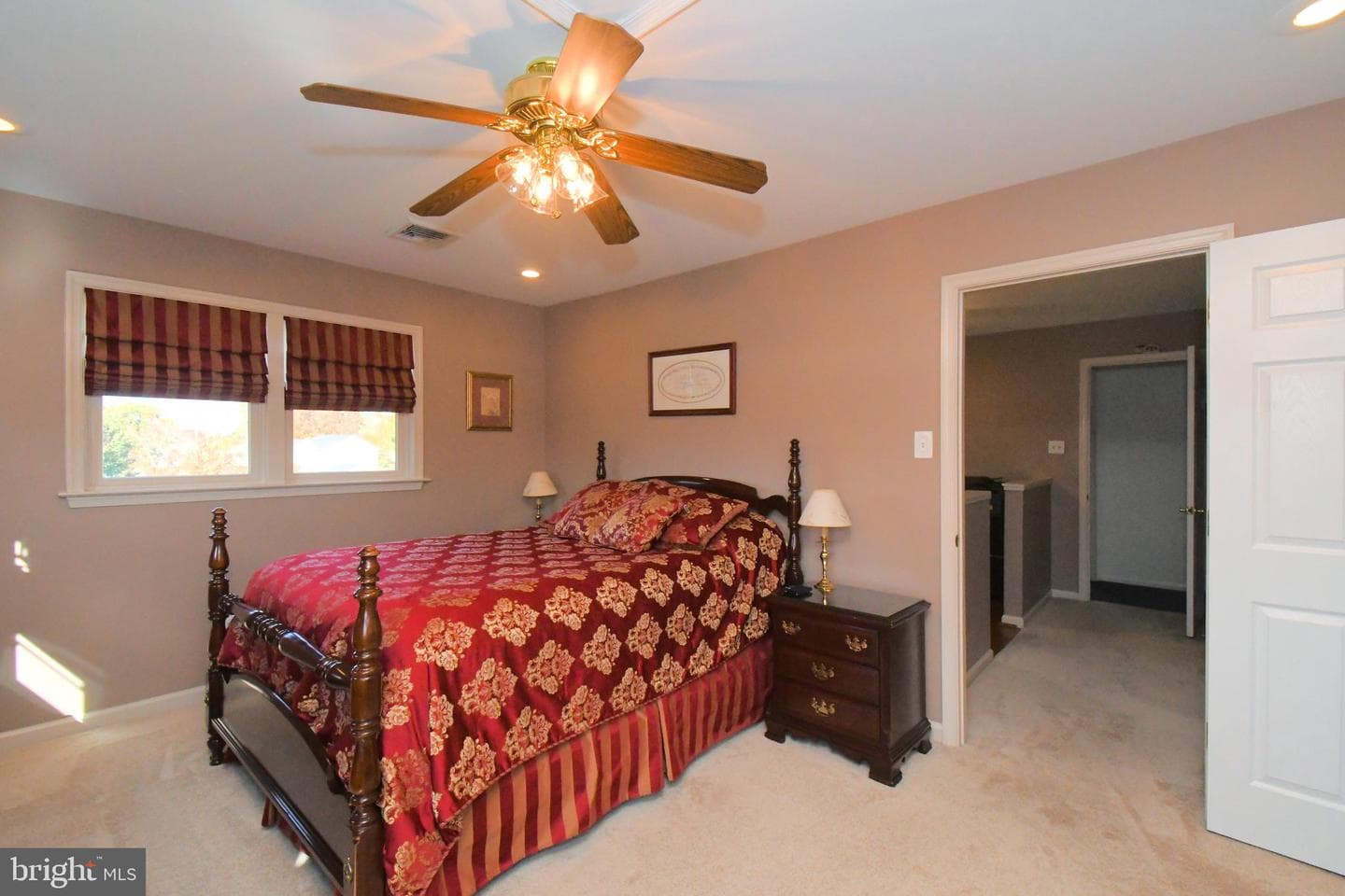 381 Courtland Avenue photo 28