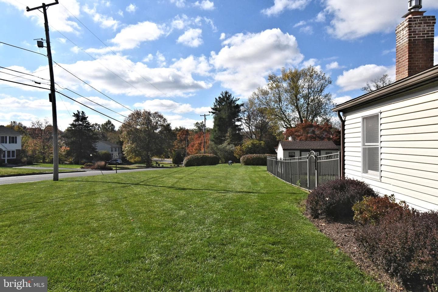 381 Courtland Avenue photo 37