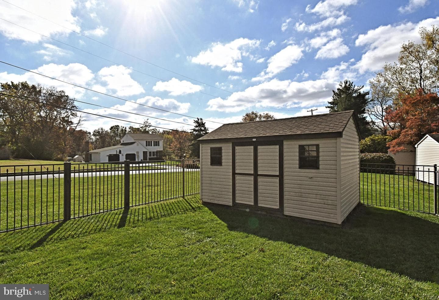 381 Courtland Avenue photo 40