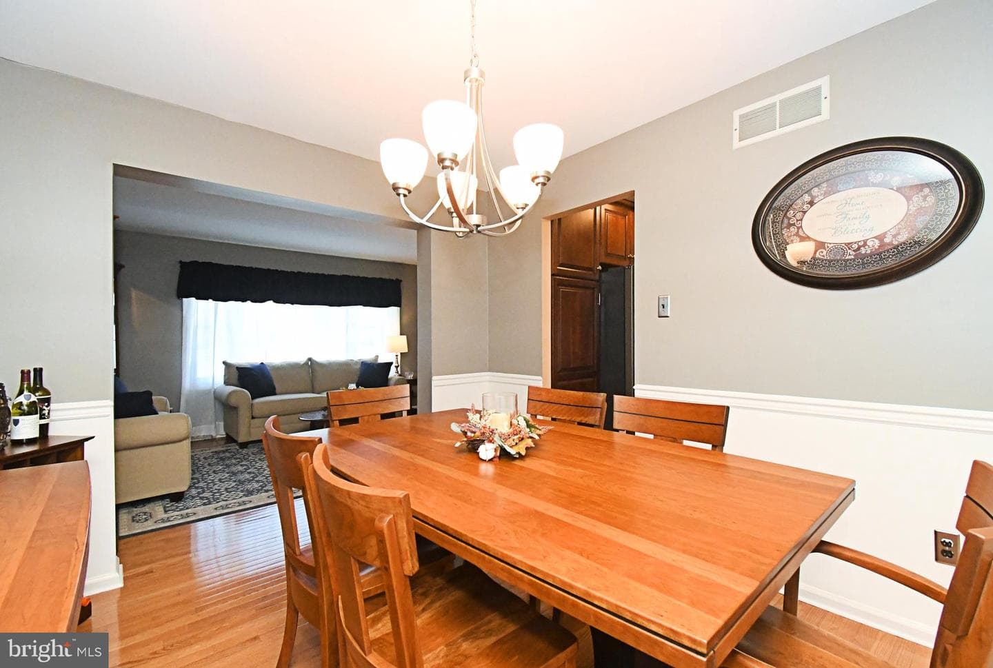 381 Courtland Avenue photo 8