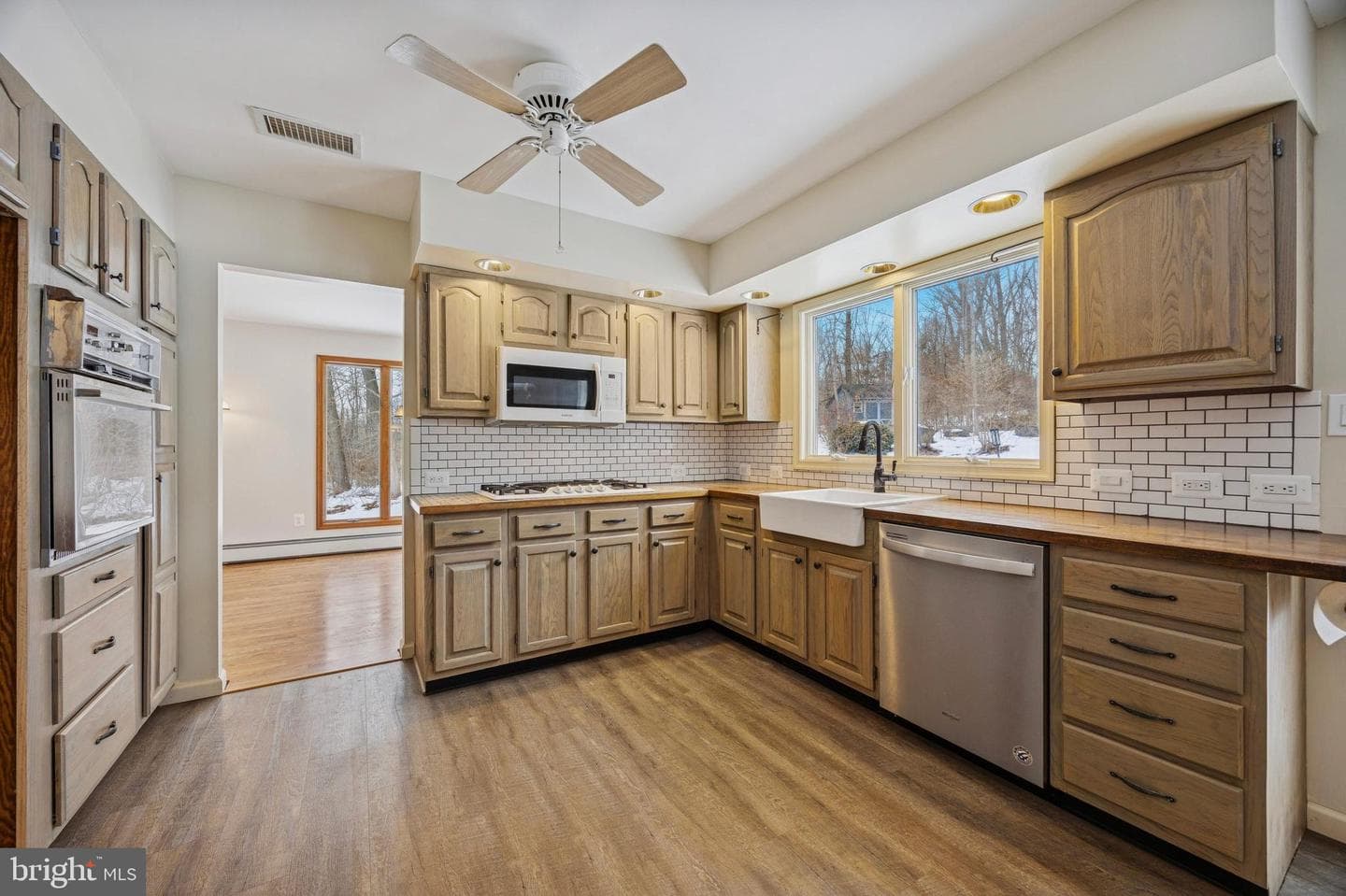 105 Susans Lane photo 8