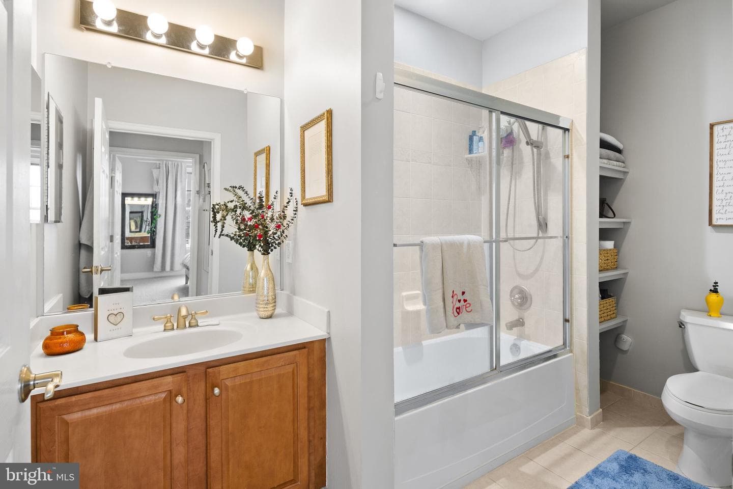 300 W Elm Street #2320 photo 16