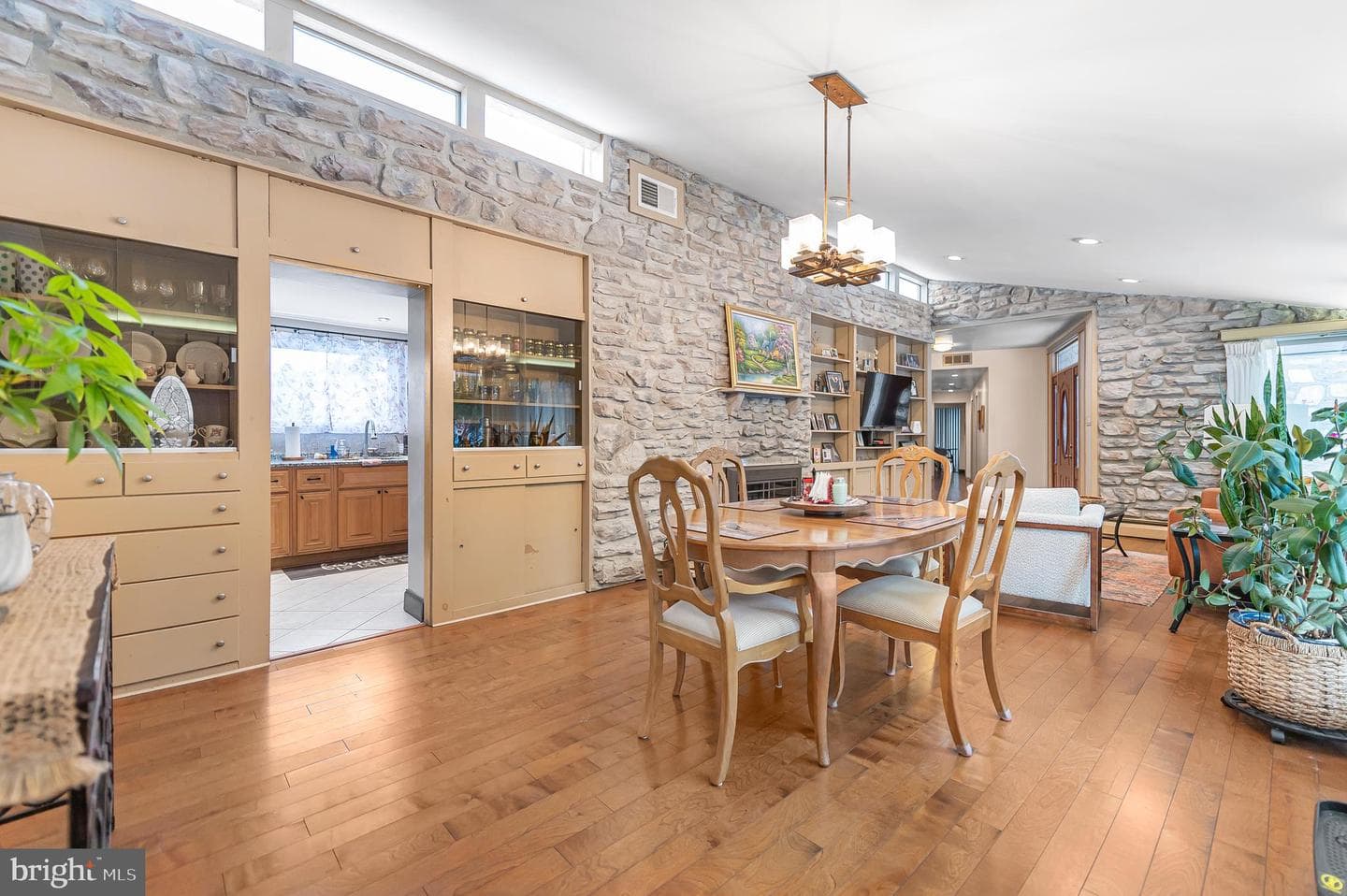 2409 Ashbourne Road photo 8