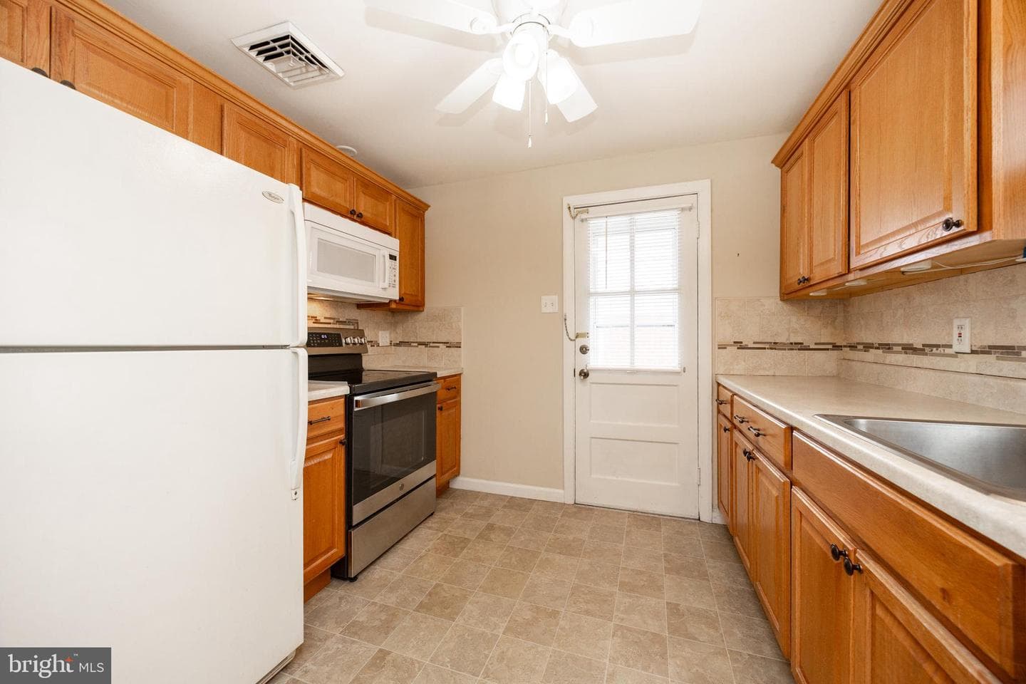 746 N Hanover Street photo 12