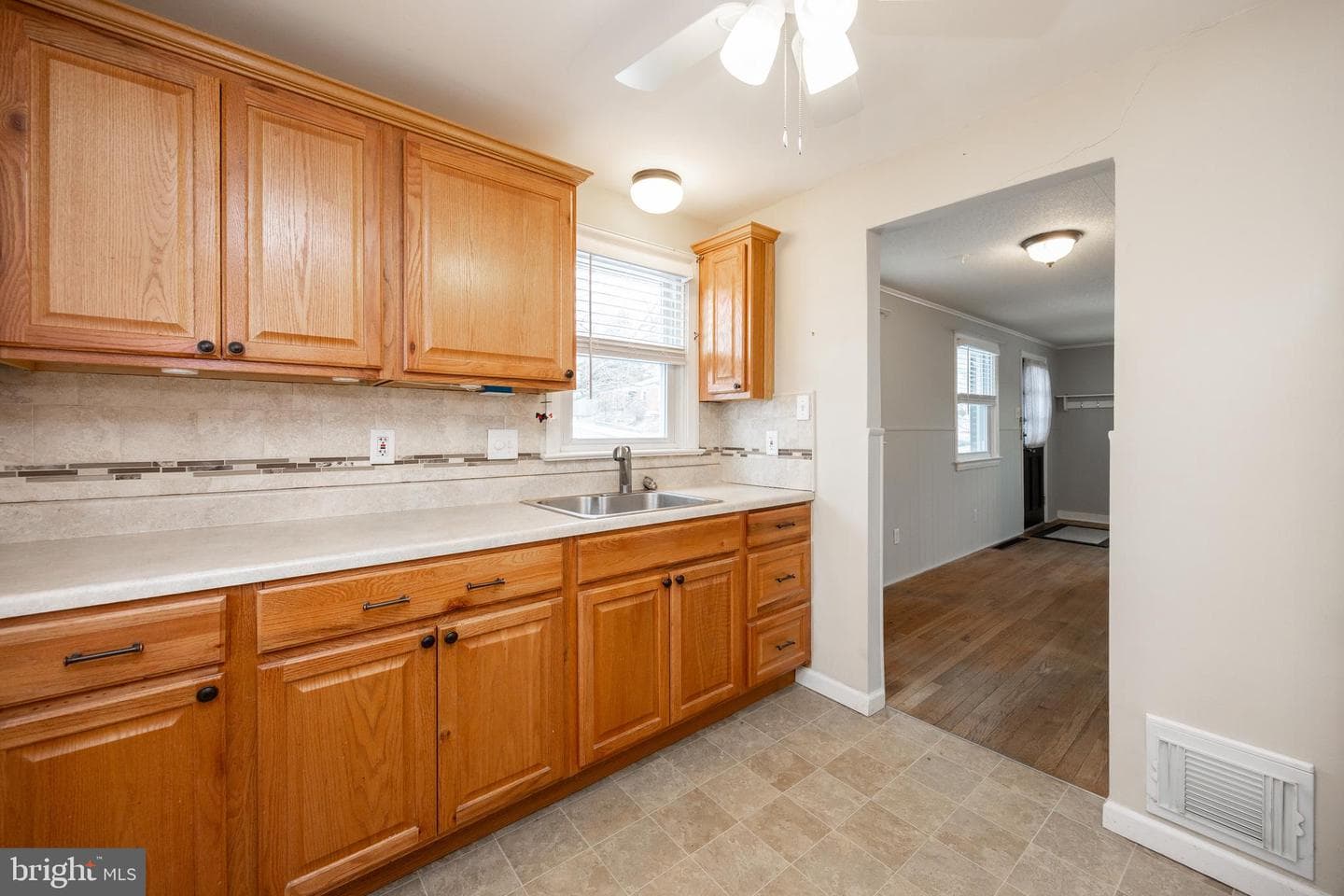 746 N Hanover Street photo 14
