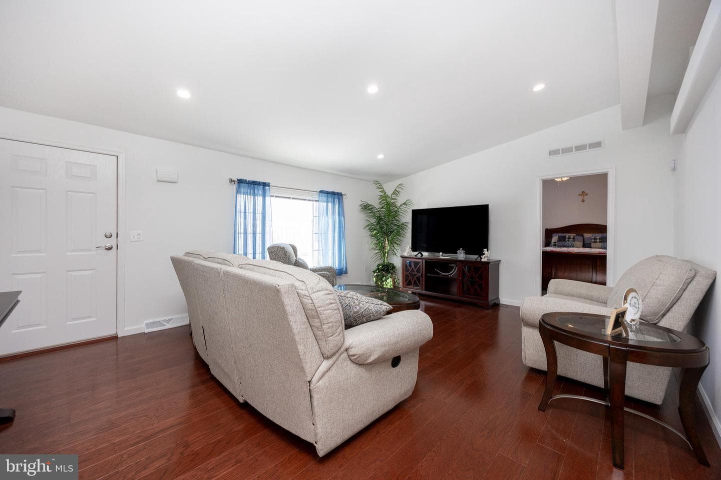 104 Lilac Place photo 3