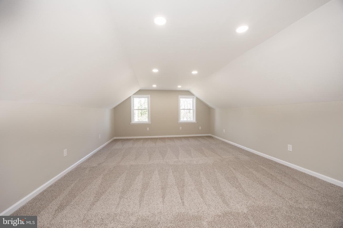 648 Shoemaker Lane photo 20