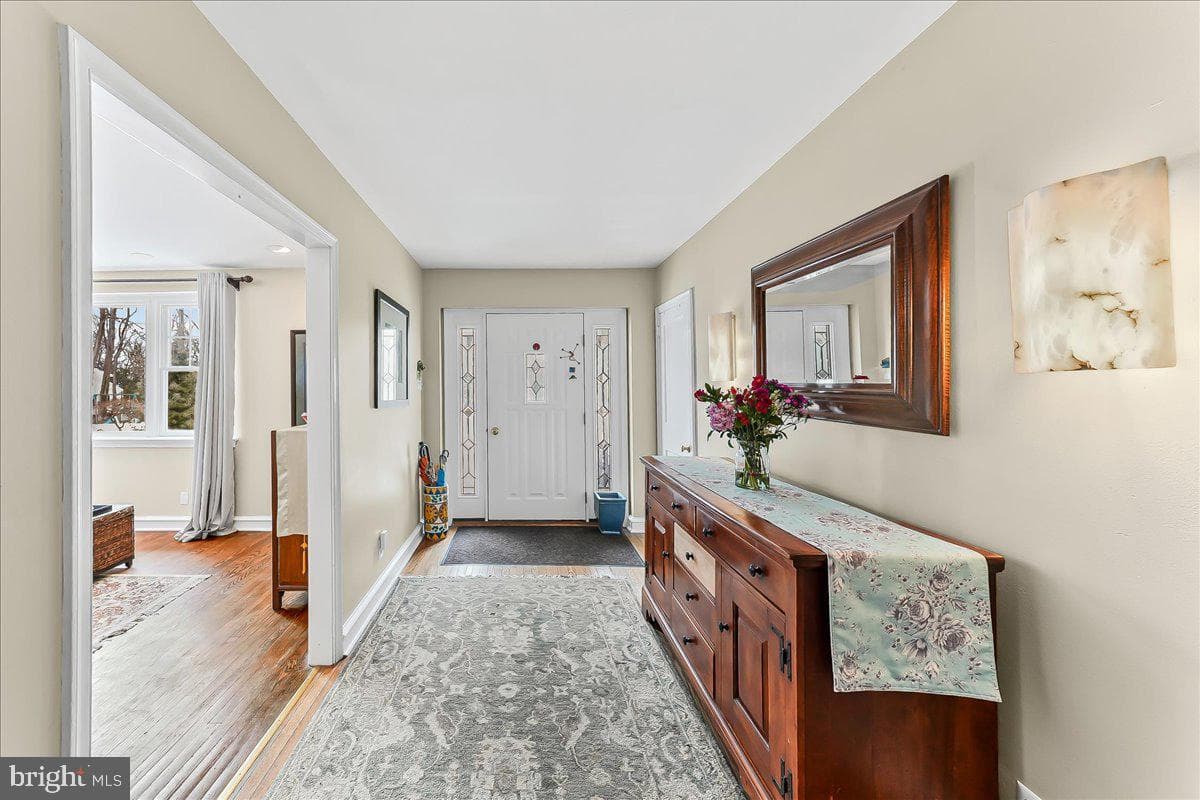 513 Waln Road photo 4
