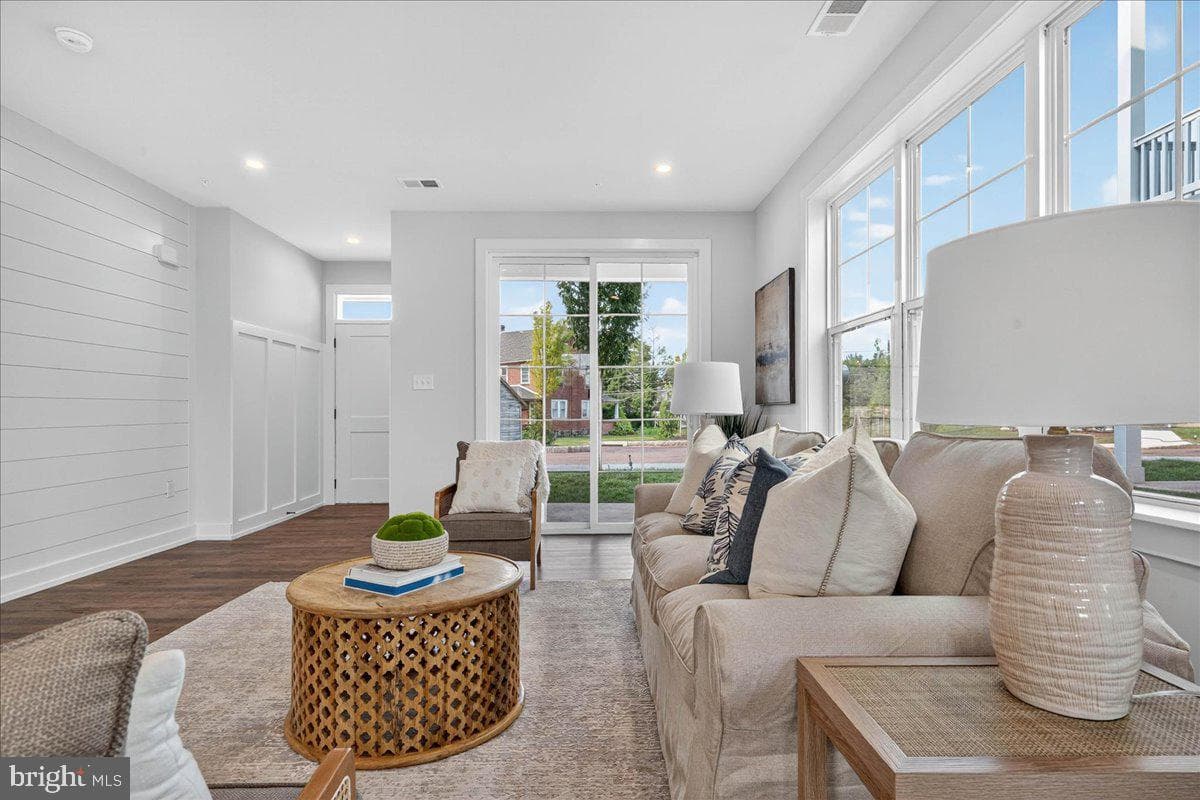 411 Isabelle Court #101 photo 6