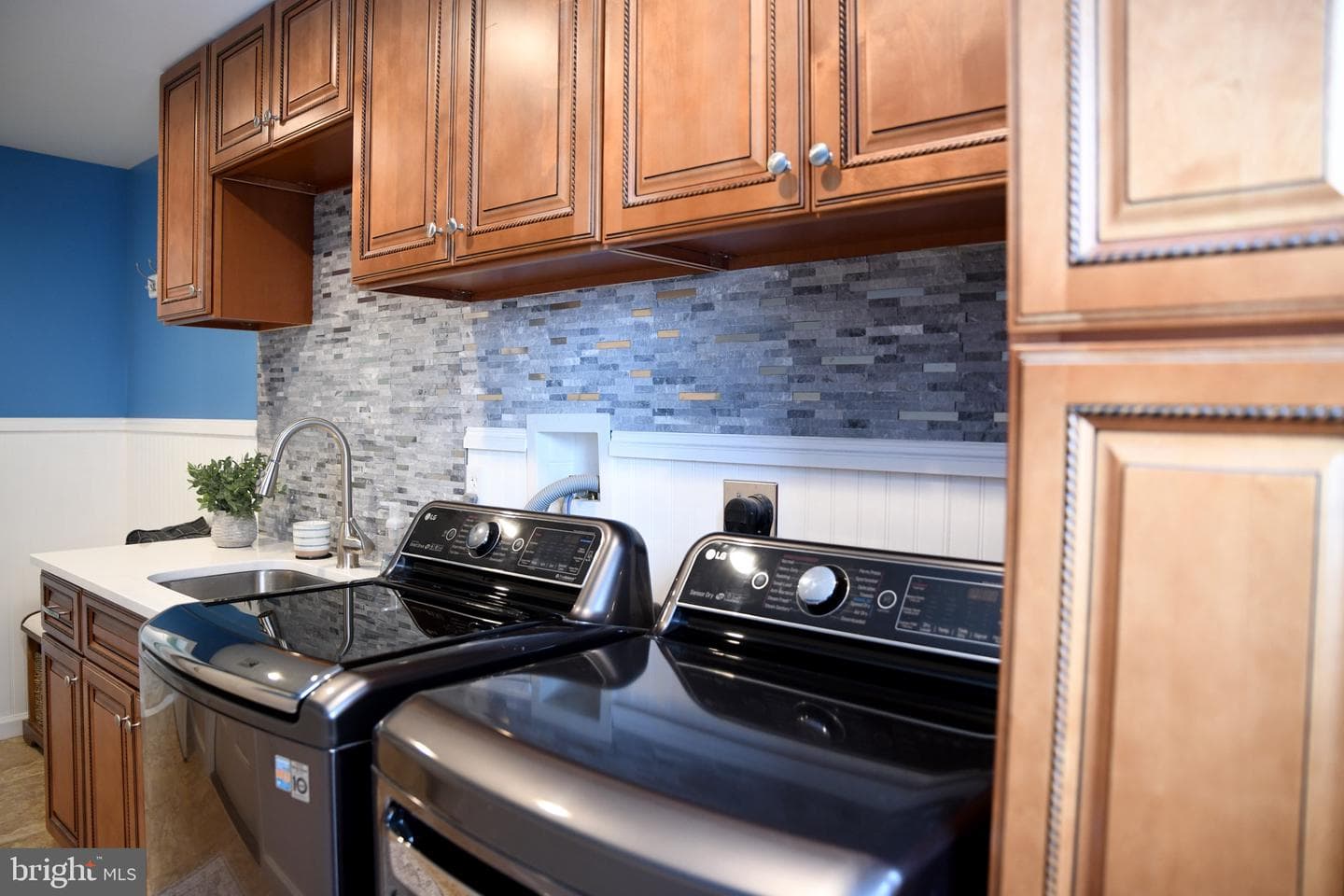 546 Locust Street photo 29