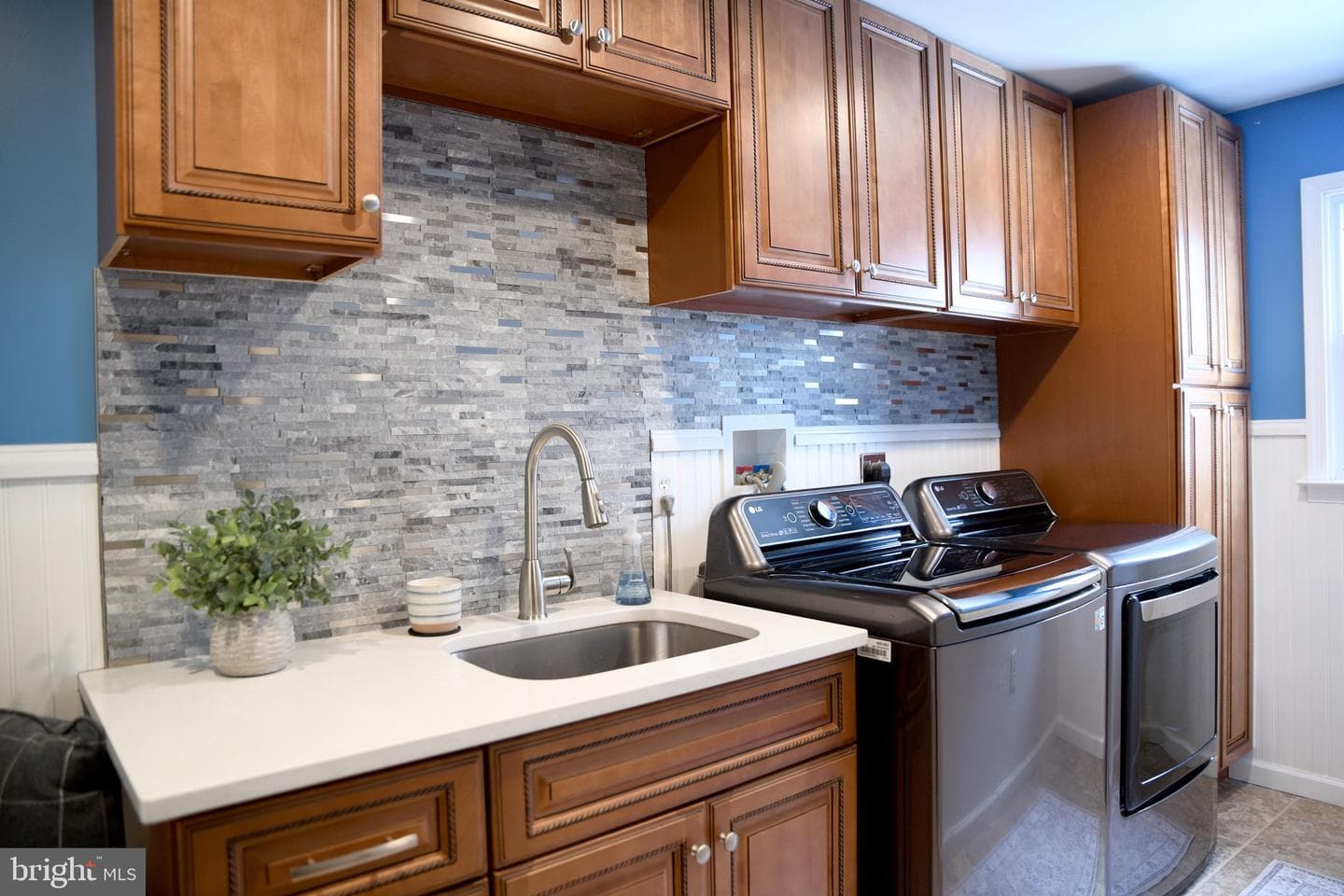 546 Locust Street photo 30