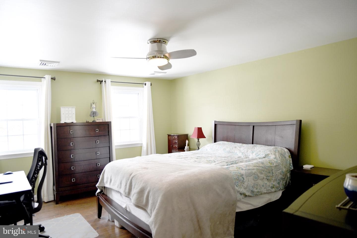 546 Locust Street photo 34