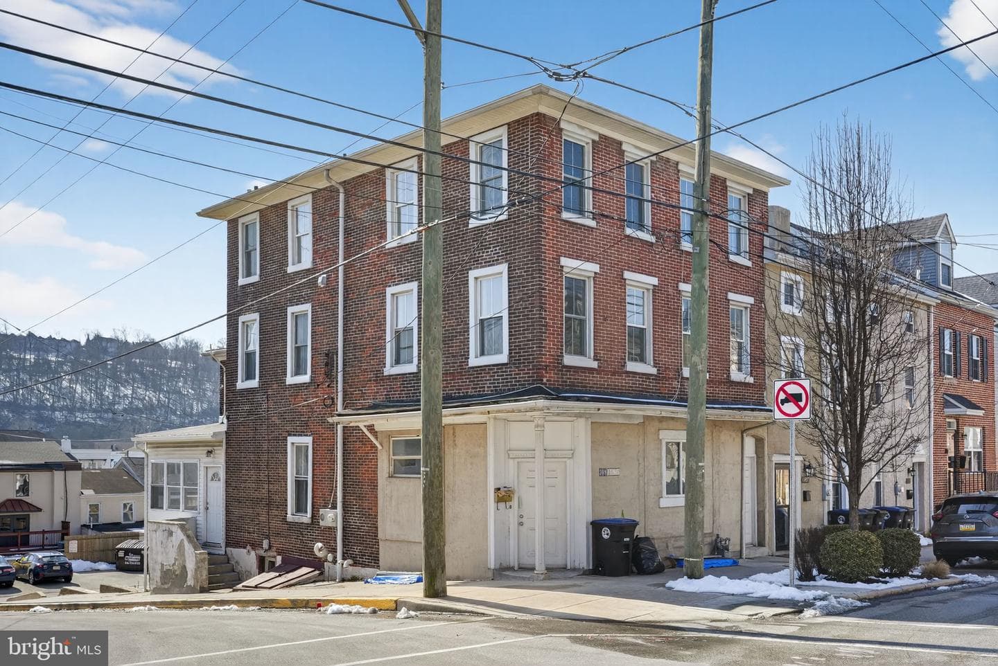 389 E Hector Street