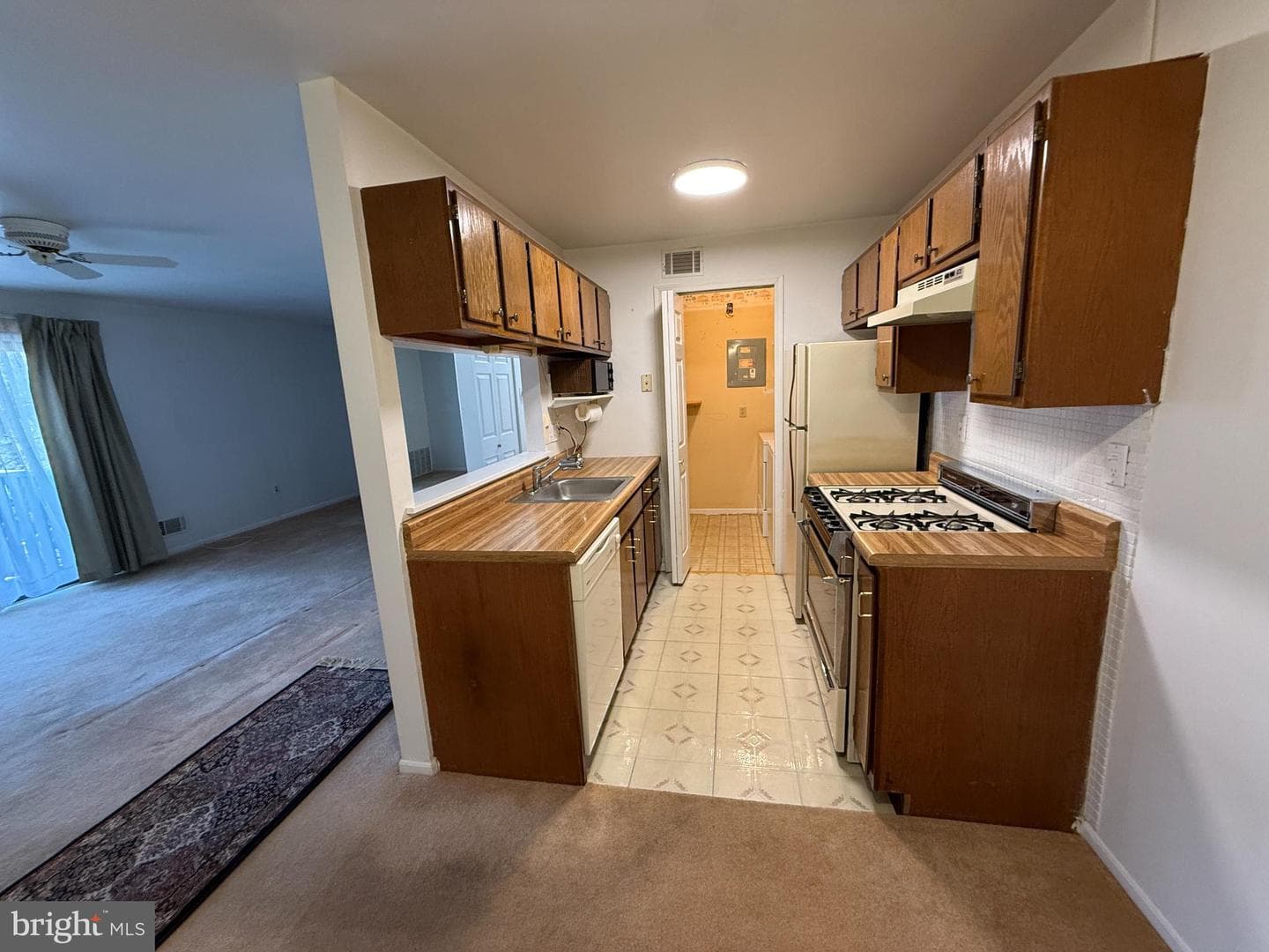 405 Hickory Court photo 6