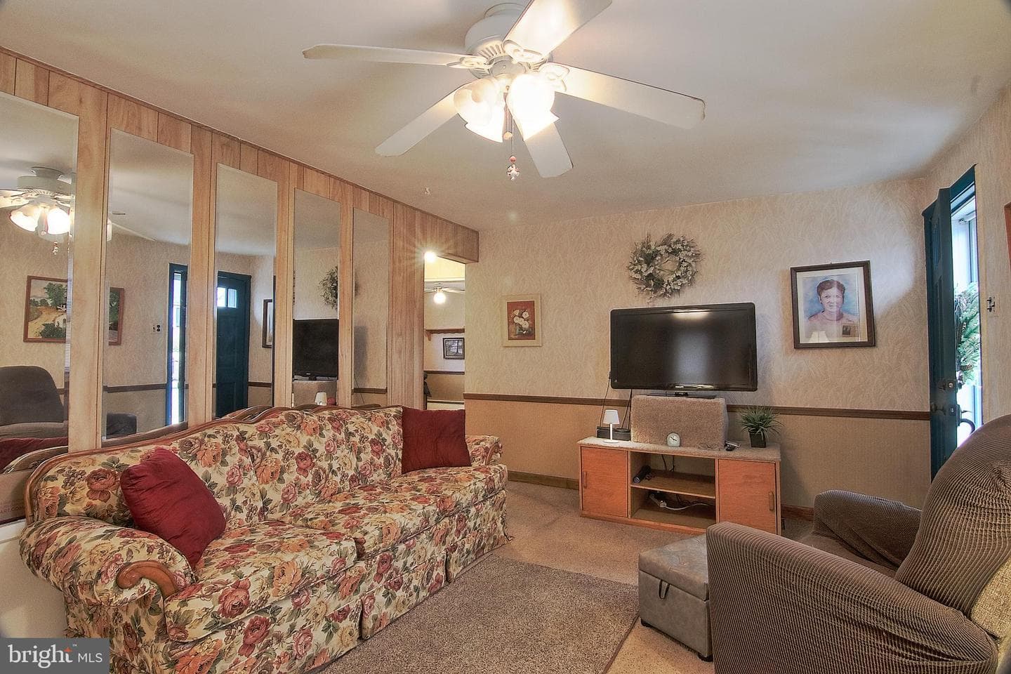 220 Wilson Street photo 3