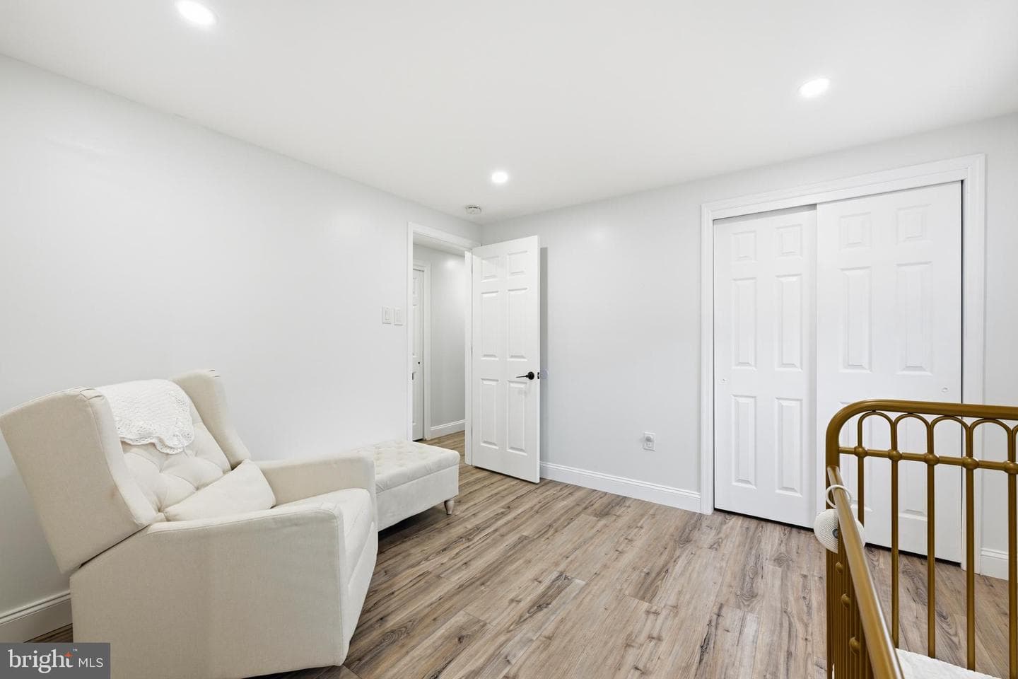 683 Sunnyside Avenue photo 28