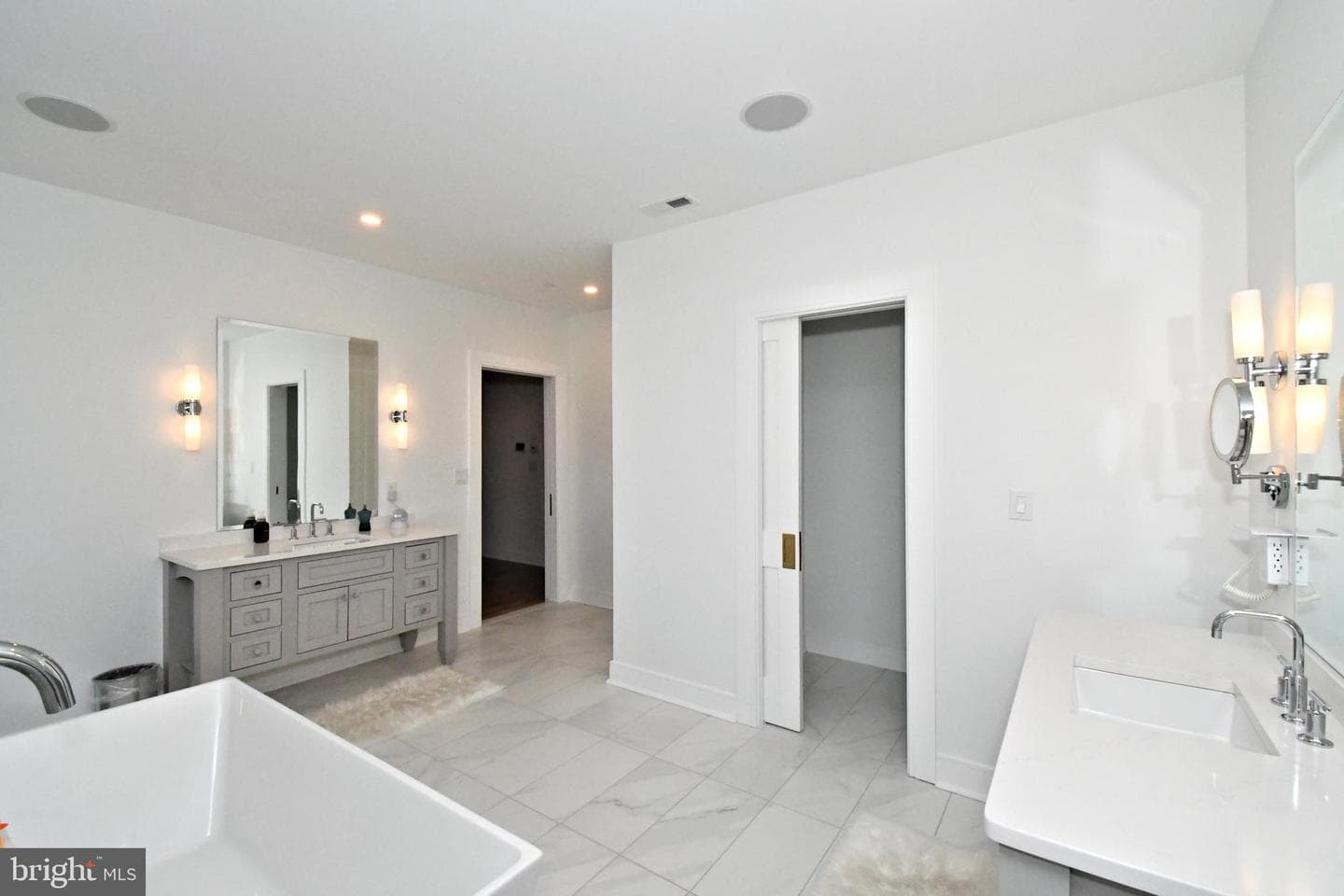 10 Richards Way photo 42