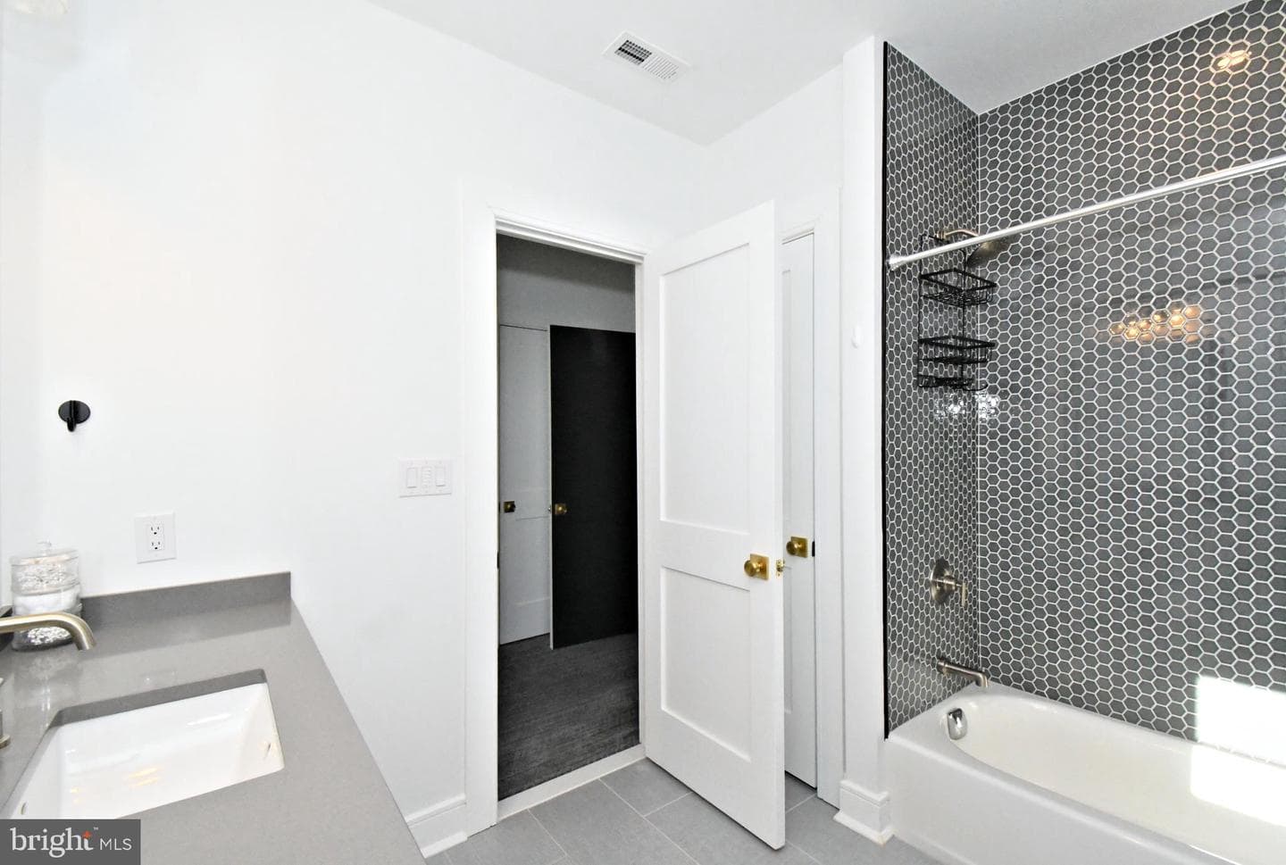 10 Richards Way photo 51