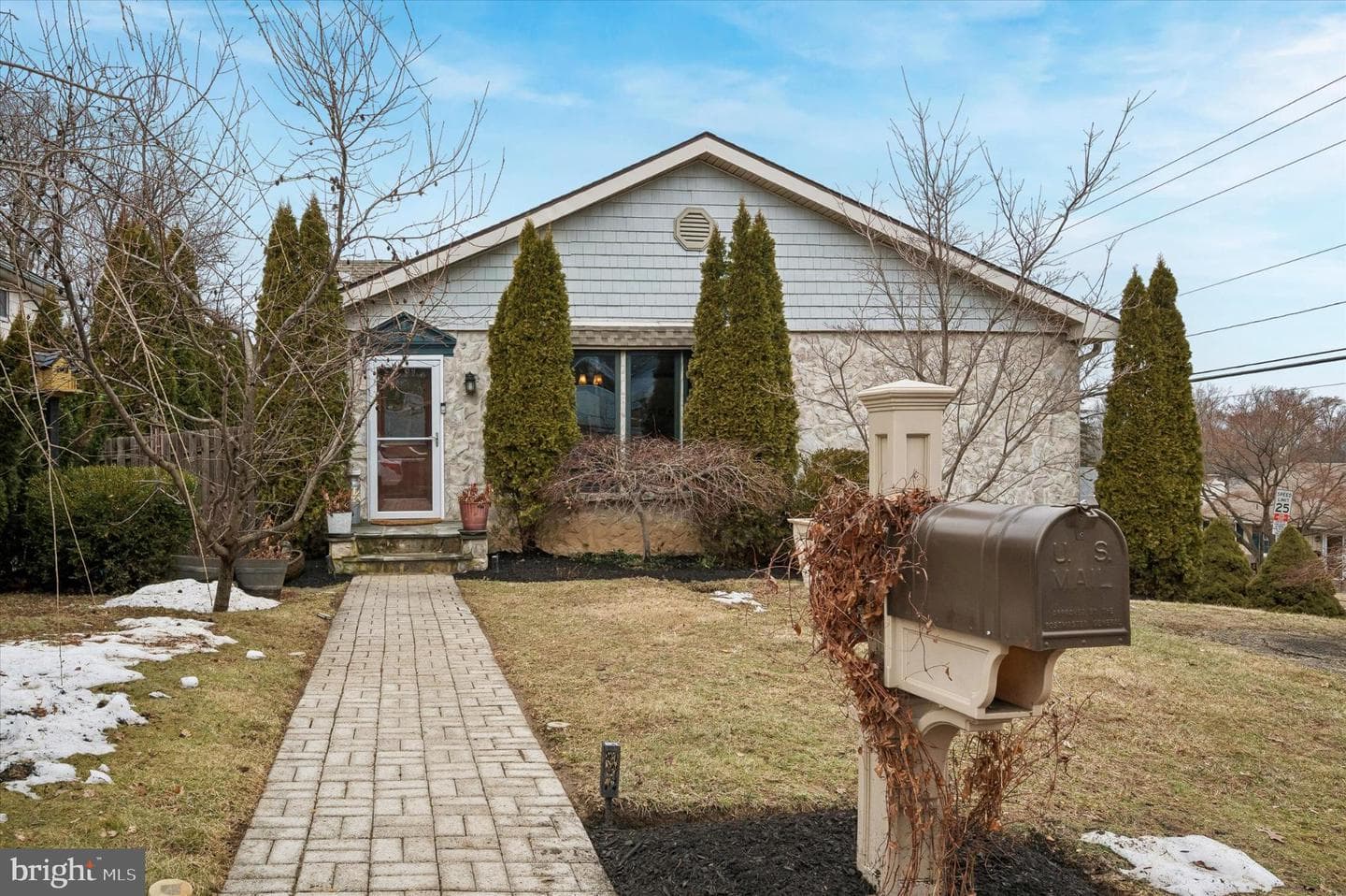 906 Division Avenue
