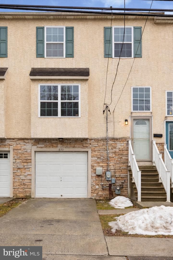 630 E Marshall Street photo 2