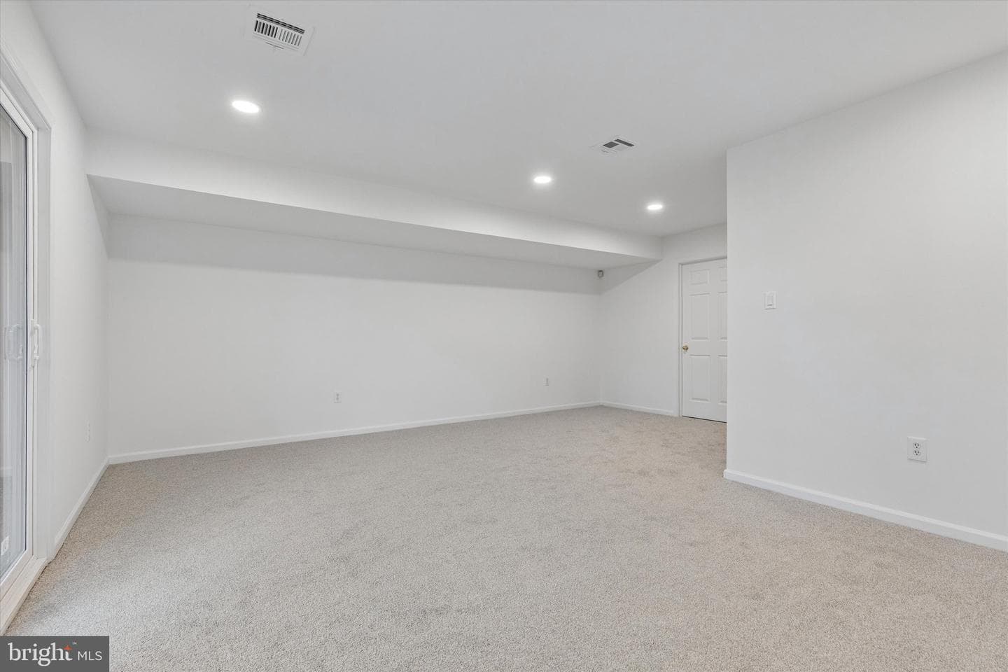 630 E Marshall Street photo 24