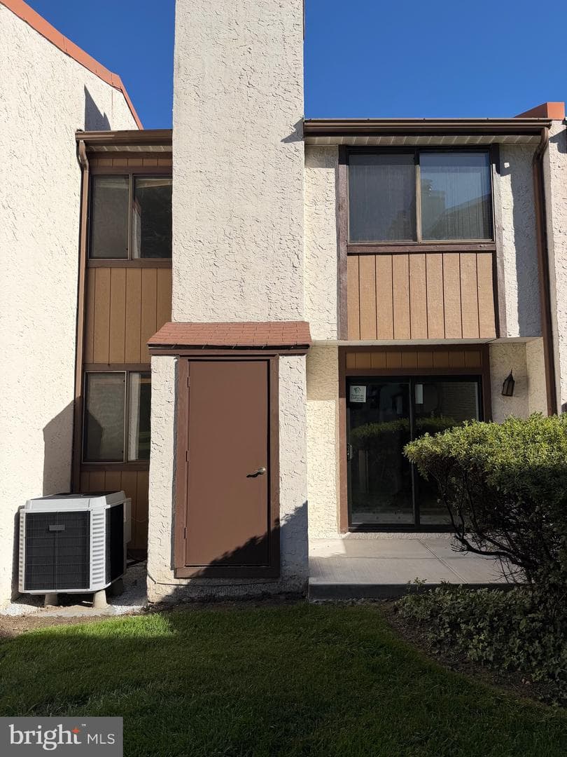 1503 Linden Way photo 2
